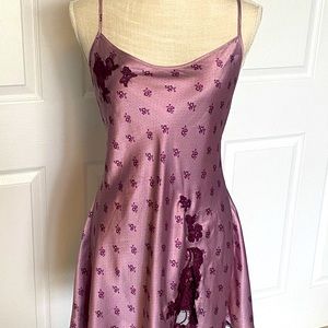 Sexy short night gown. Matching robe. Lovely lace trim.  Machine Washable